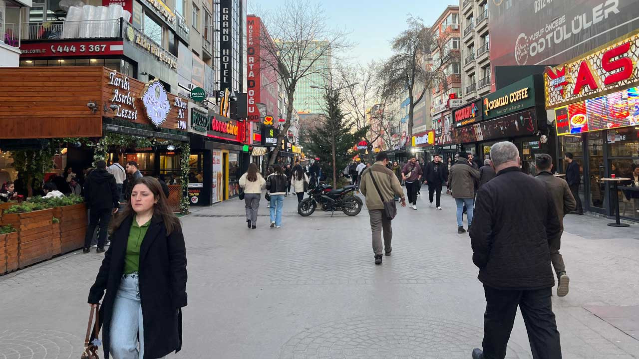 Ankara Kızılay'da Regaip Kandili bereketi