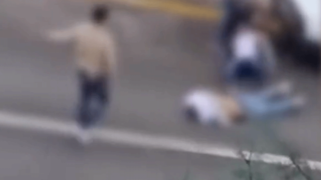 Etimesgut’ta yol ortasında kavga çıktı!