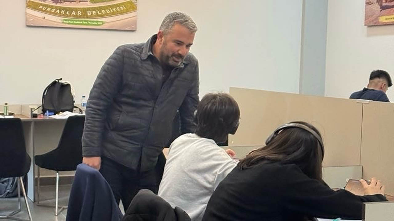Başkan Çetin Millet Kıraathanelerinde sınava hazırlanan gençleri ziyaret etti