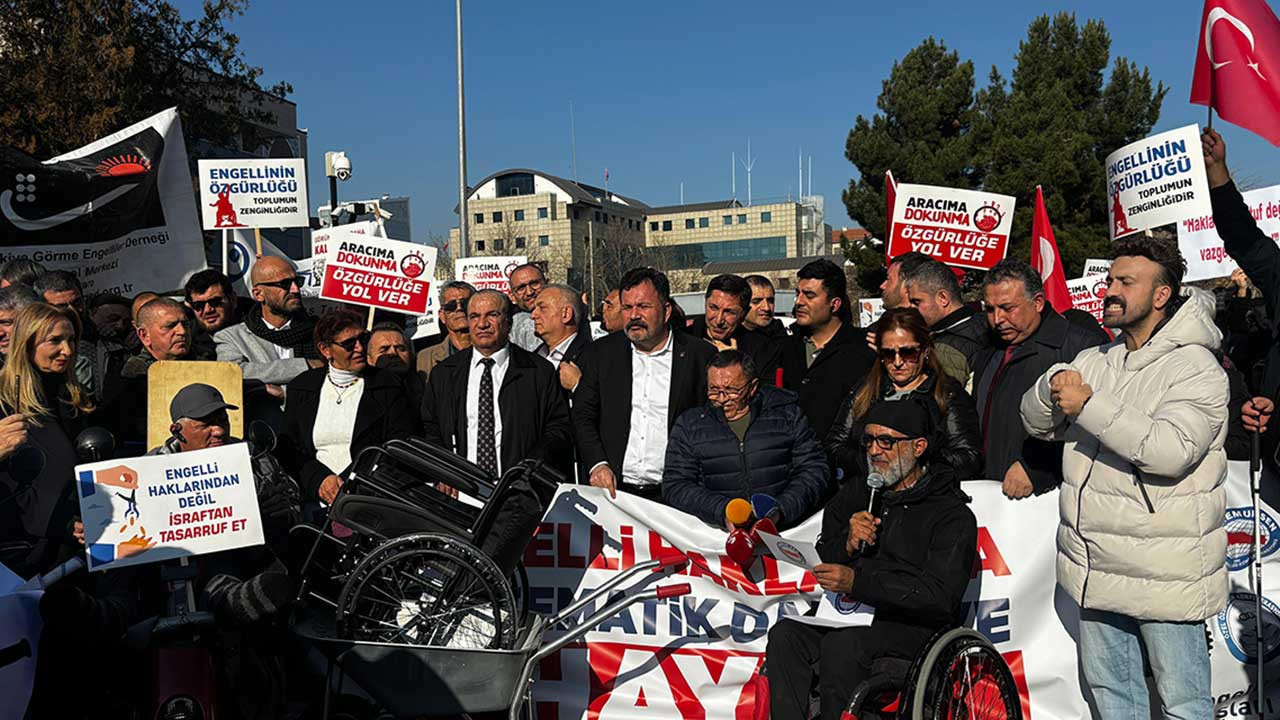 Hazine Maliye Bakanlığı engelliler için Ankara'da toplandı: ''Tasarruf değil adalet!''