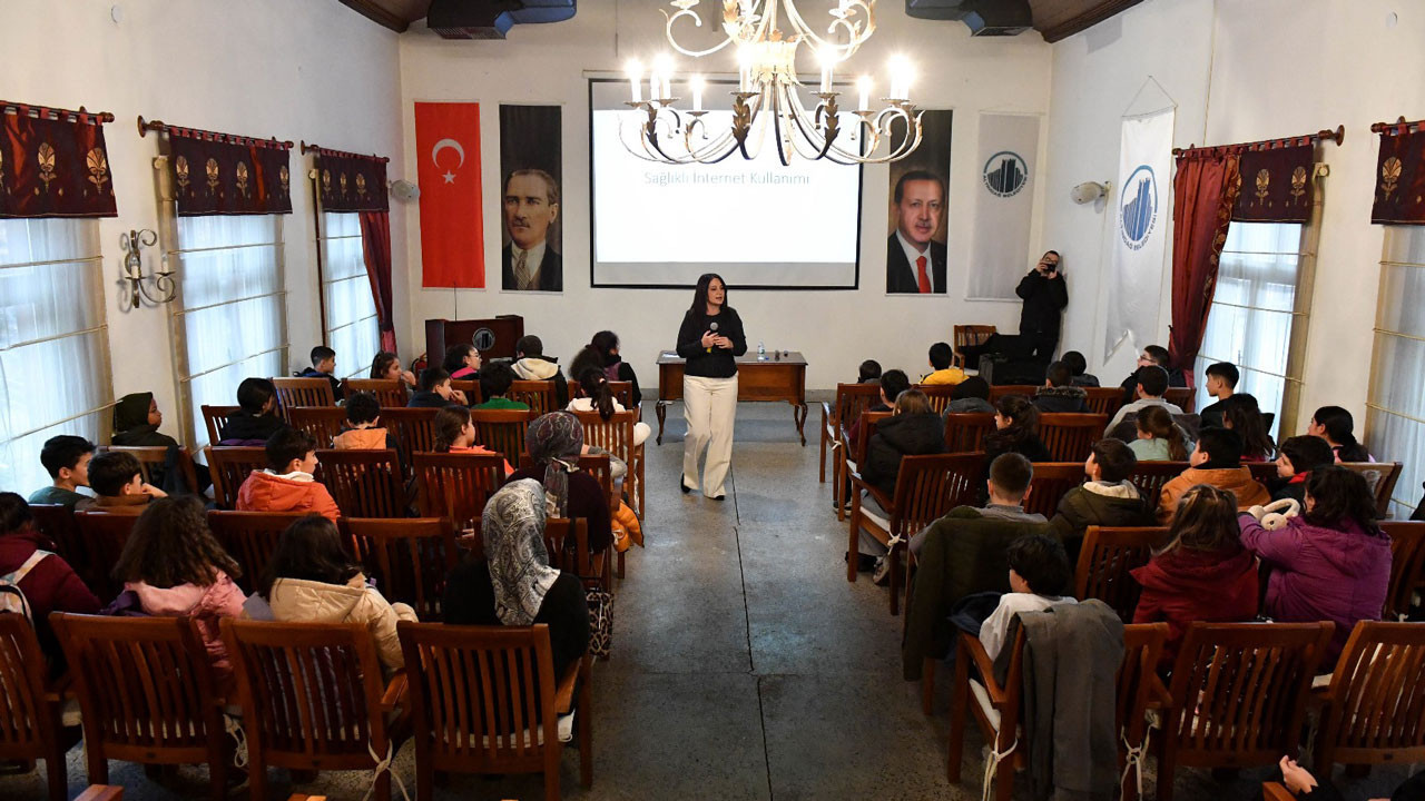 Altındağlı gençler 'güvenli internet' seminerinde bir araya geldi