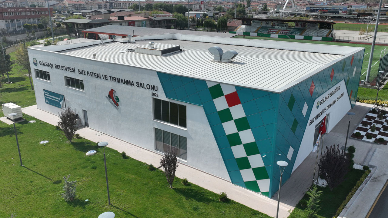 Gölbaşı Belediyesinden çocuklara karne hediyesi