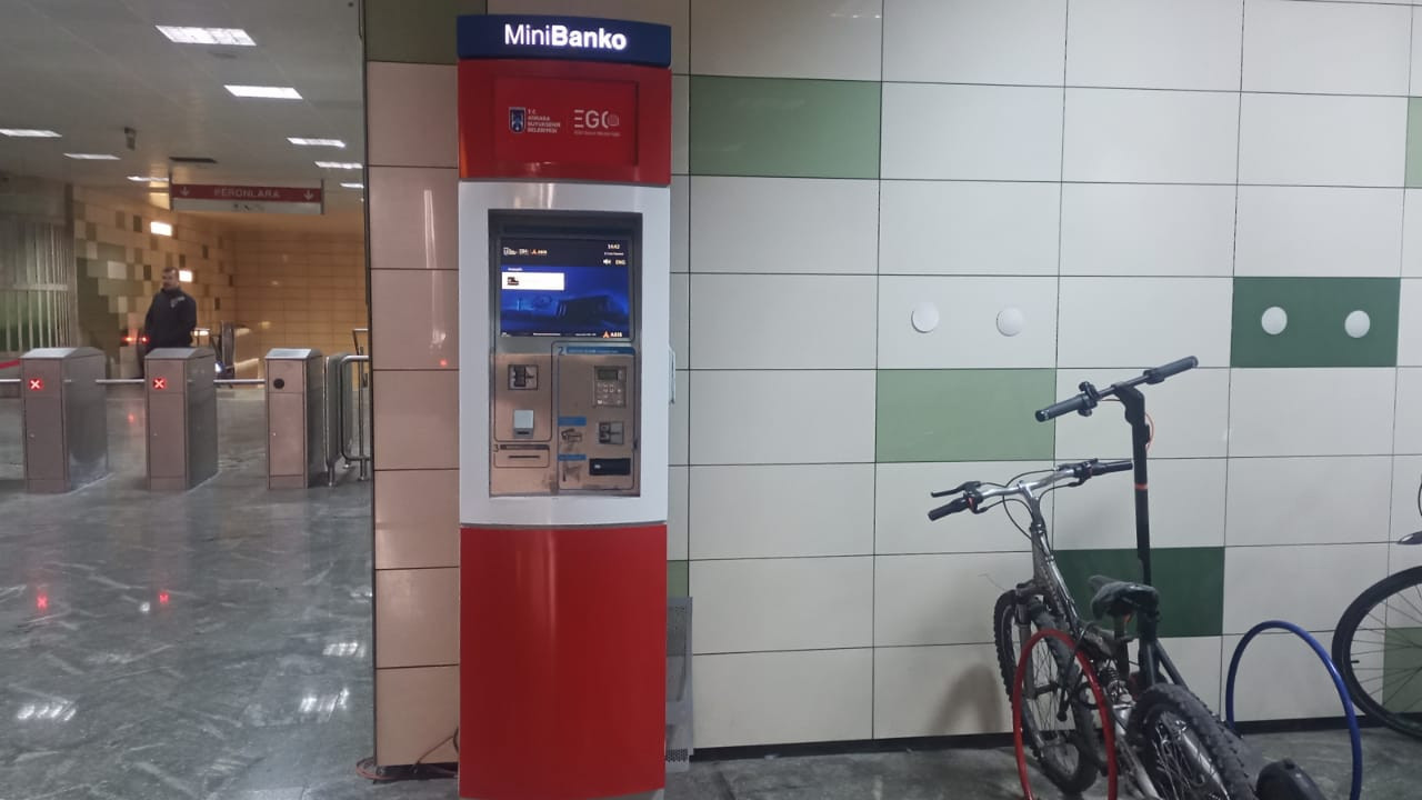 Keçiören metro duraklarında EGO kart yükleme makineleri kırmızıya boyandı