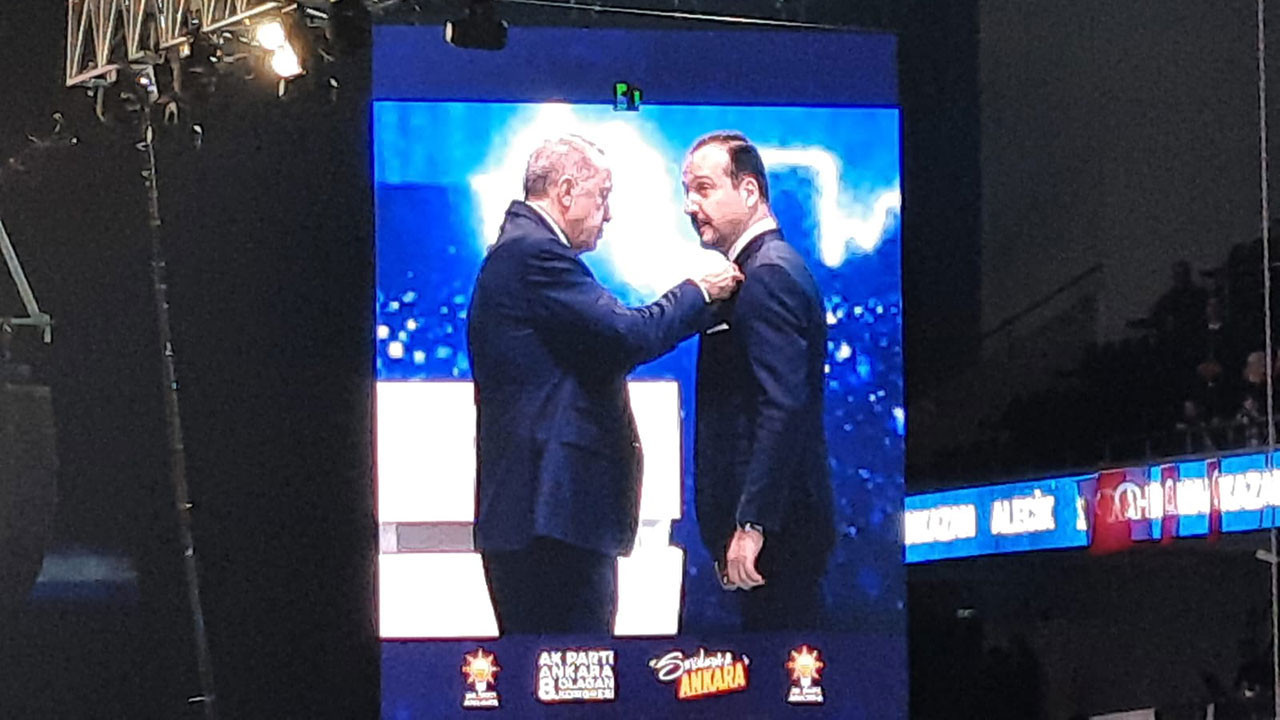 Ankara Milletvekili Kürşad Zorlu resmen AK Partili oldu: Rozeti Erdoğan taktı!