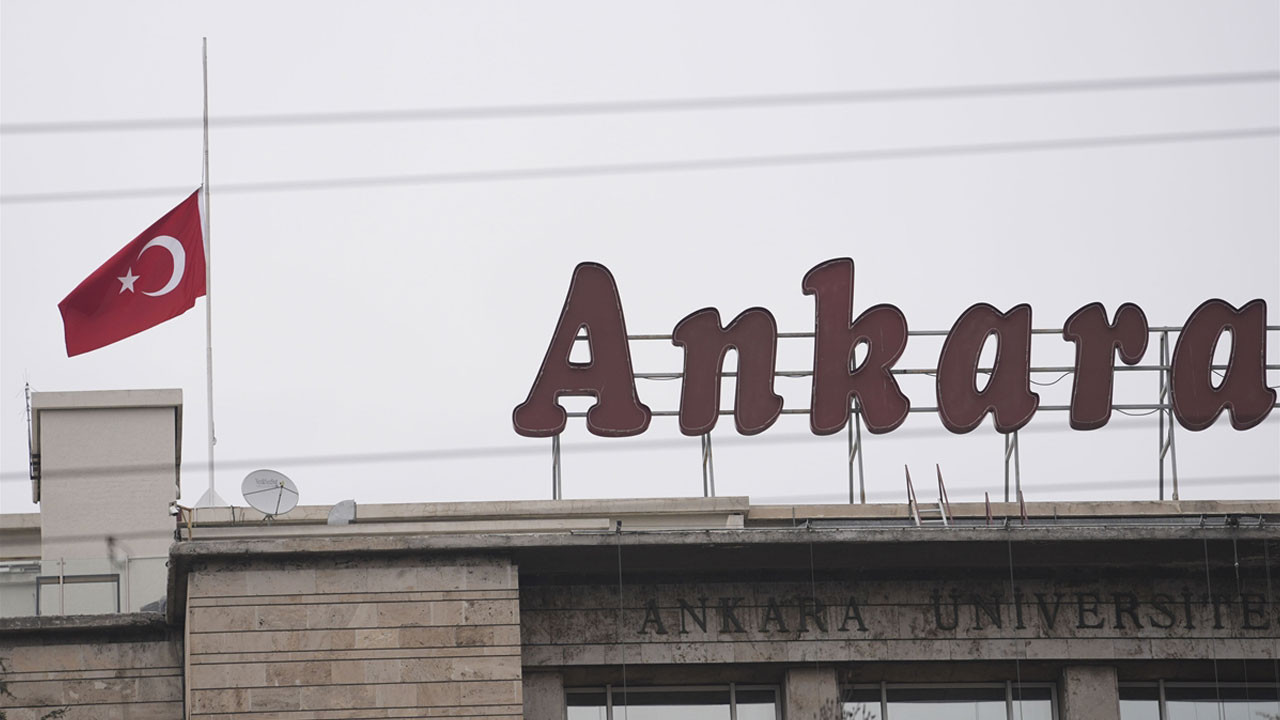 Kartalkaya için milli yas: Ankara'da bayraklar yarıya indirildi