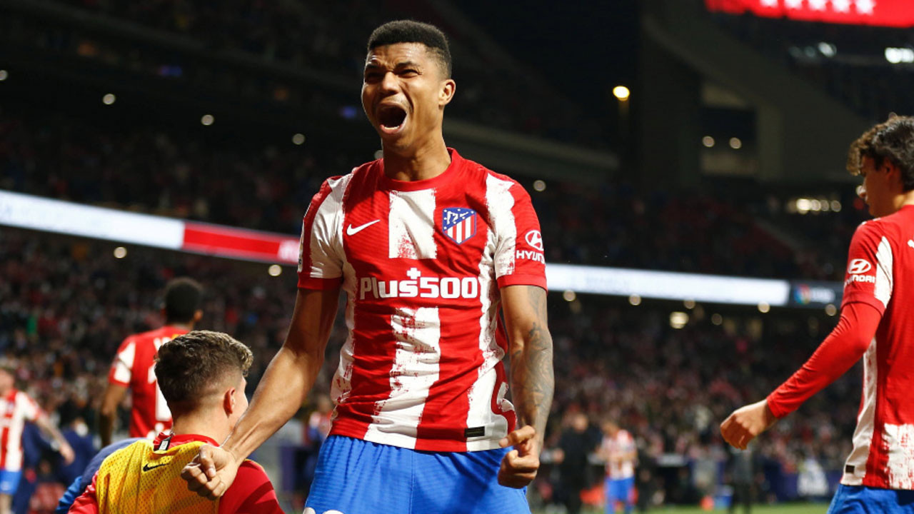 Transfer VAR: Galatasaray, Fenerbahçe'nin istediği savunmacıya talip | Beşiktaş gözü Barcelona'ya dikti!