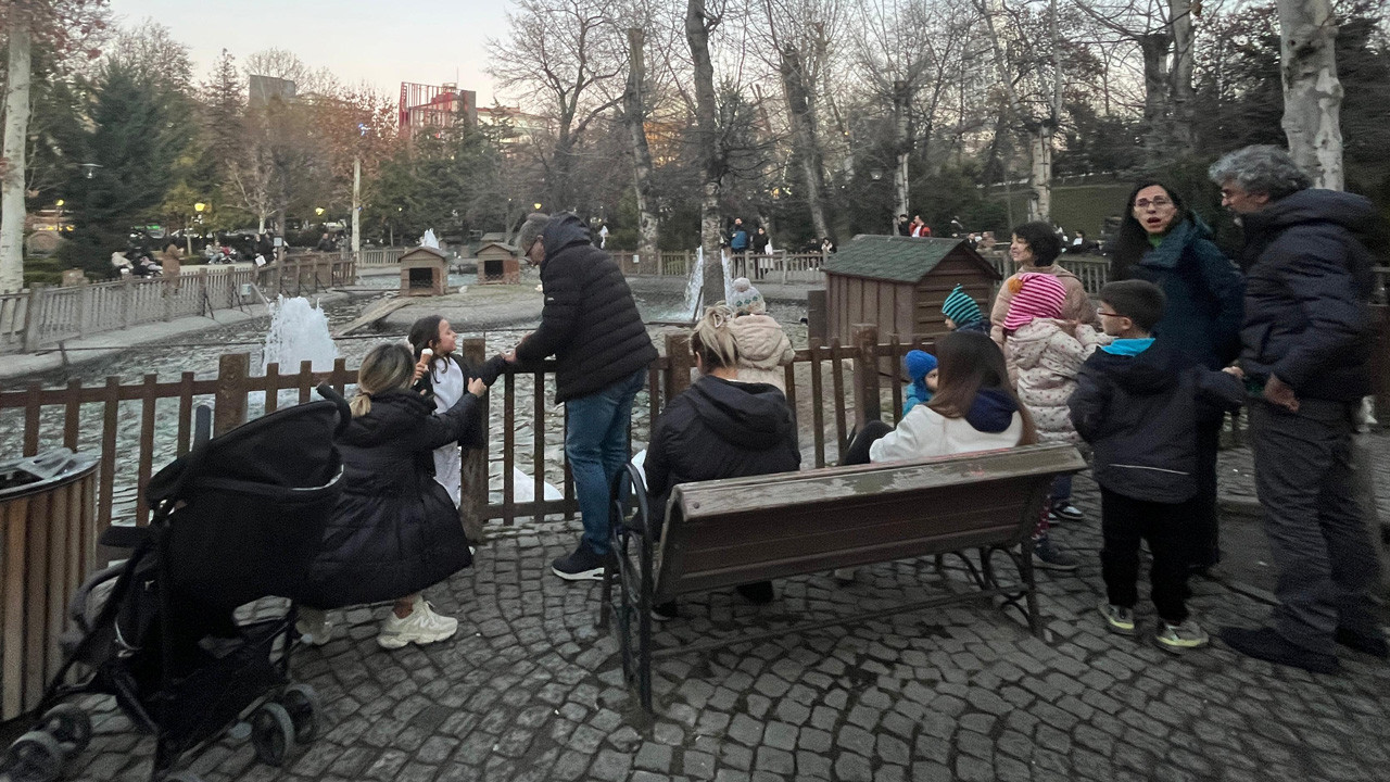 Ankara'da sömestir tatilinin son gününde aileler Kuğulu Park’a akın etti