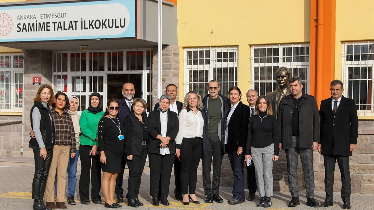 Etimesgut Belediyesi Fen İşleri Müdürlüğü ilçenin dört bir yanına hizmet götürüyor