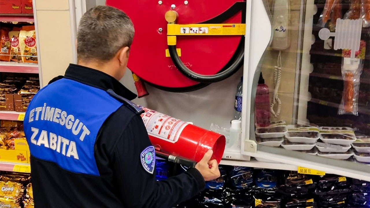 Etimesgut Belediyesi iş yerlerindeki yangın ekipmanlarını denetliyor