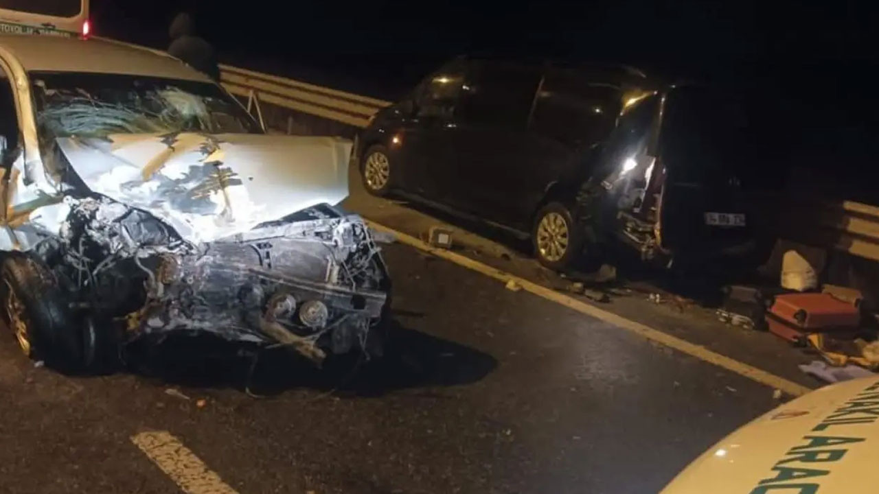 Ankara - Niğde Otoyolu emniyet şeridinde kaza: 2 ölü, 7 yaralı