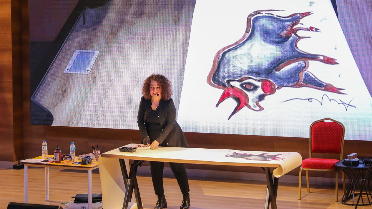 Ressam Ayla Aksoyoğlu, Türk Tarih Müzesi ve Parkı’nda canlı resim yaptı