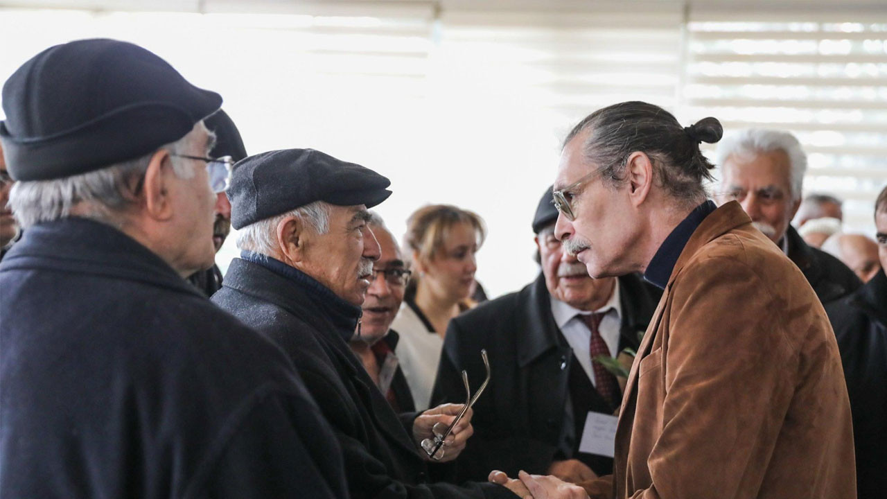 Erdal Beşikcioğlu emeklilerle bir araya geldi