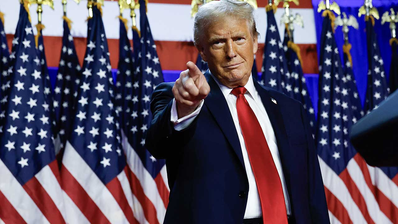 WSJ: Adalet Bakanlığı, Trump’a isminin Epstein belgelerinde geçtiğini bildirdi