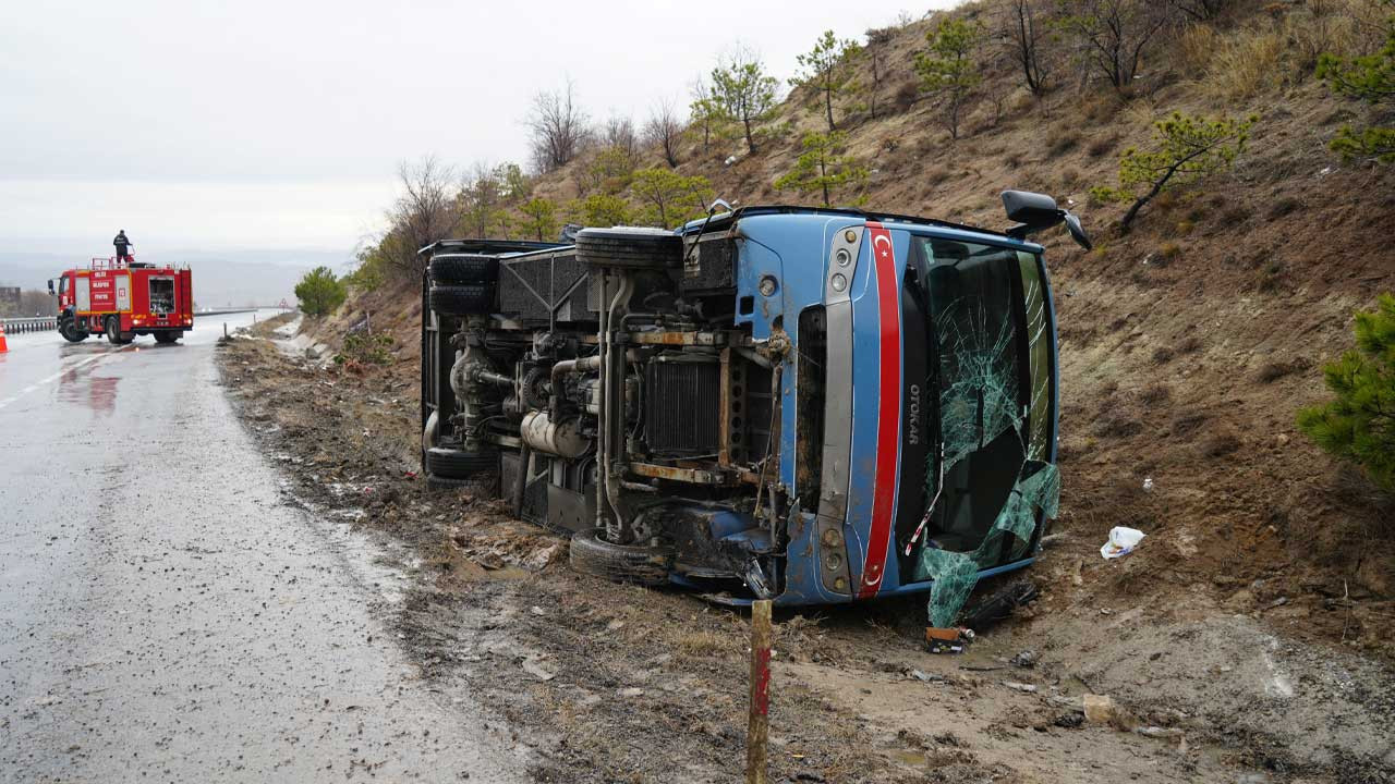 Kırıkkale'de cezaevi ring aracı şarampole devrildi: 7'si jandarma 9 yaralı