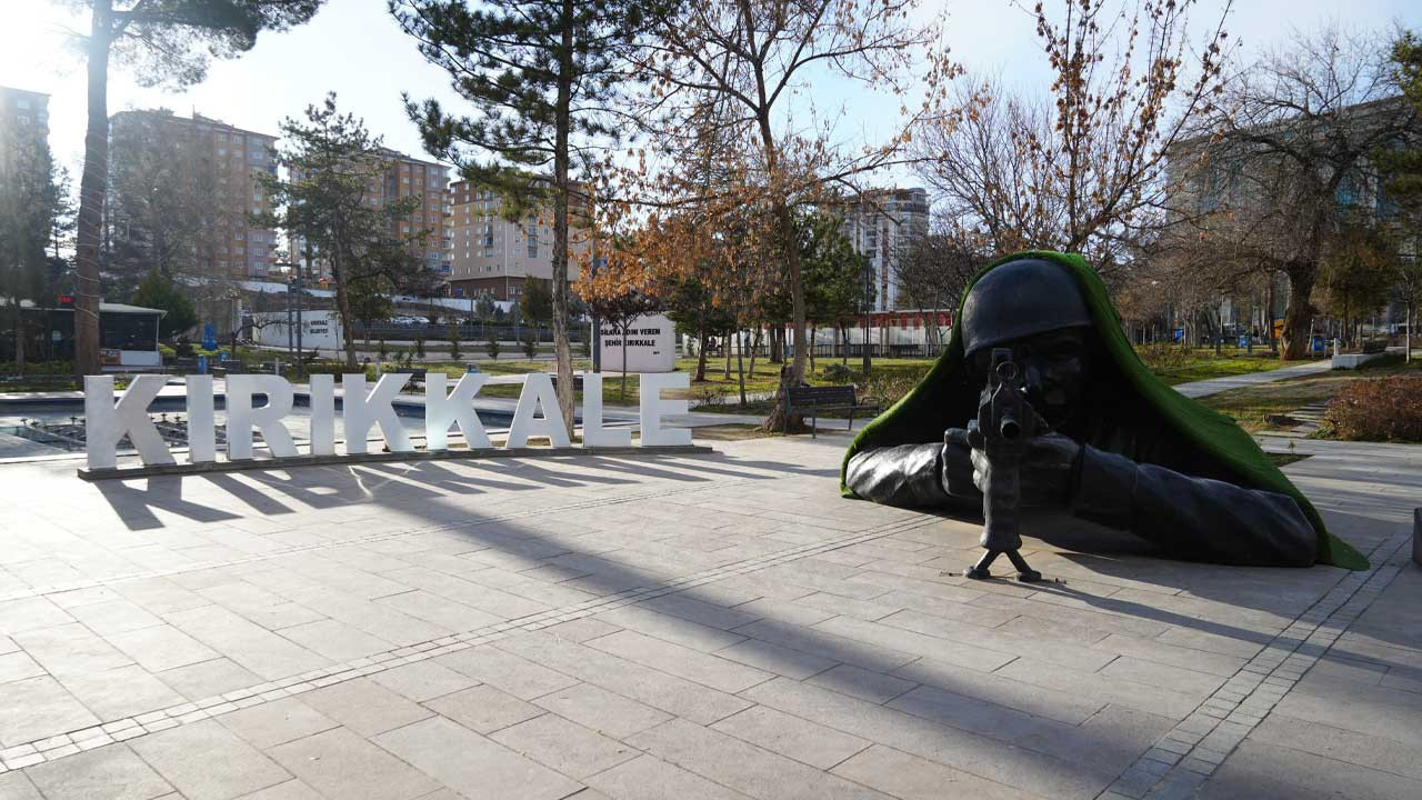 Kırıkkale şehir merkezinde güneşli hava hakim: "Kara hasret kaldık"