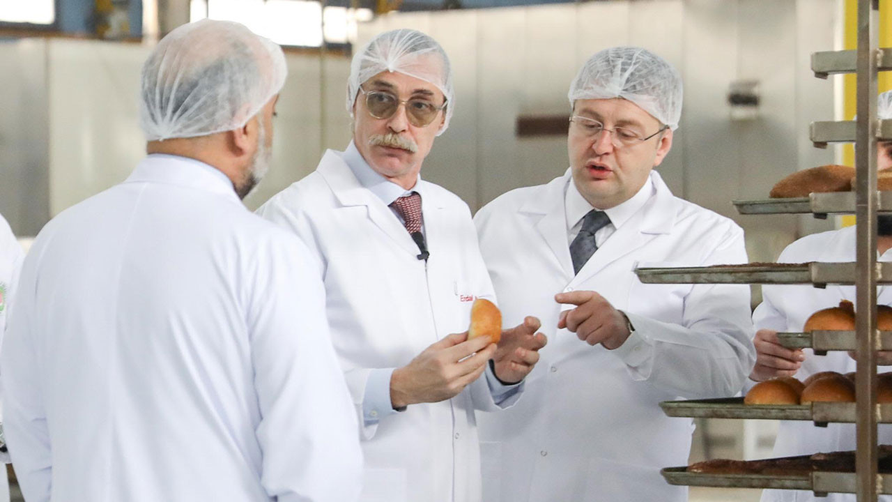 Başkan Beşikcioğlu, Halk Ekmek Fabrikası'nda üretim sürecini inceledi