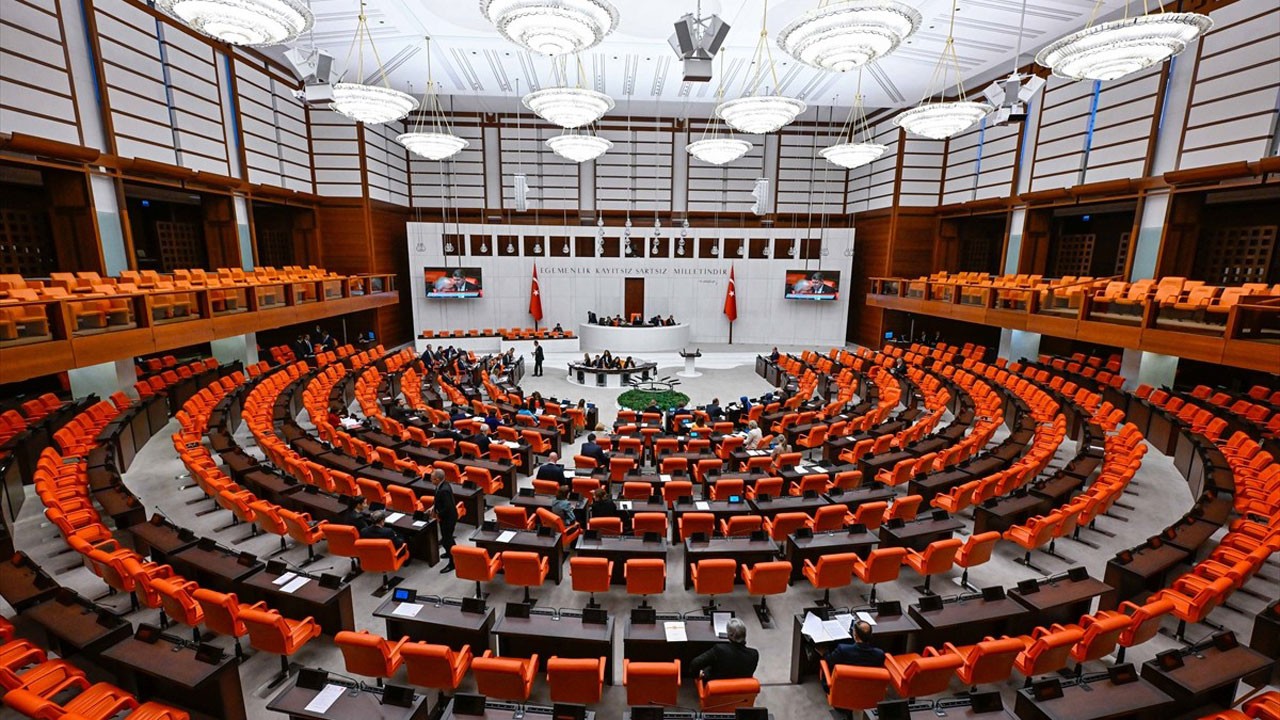 Emeklilere bayram ikramiyesi görüşmeleri ertelendi