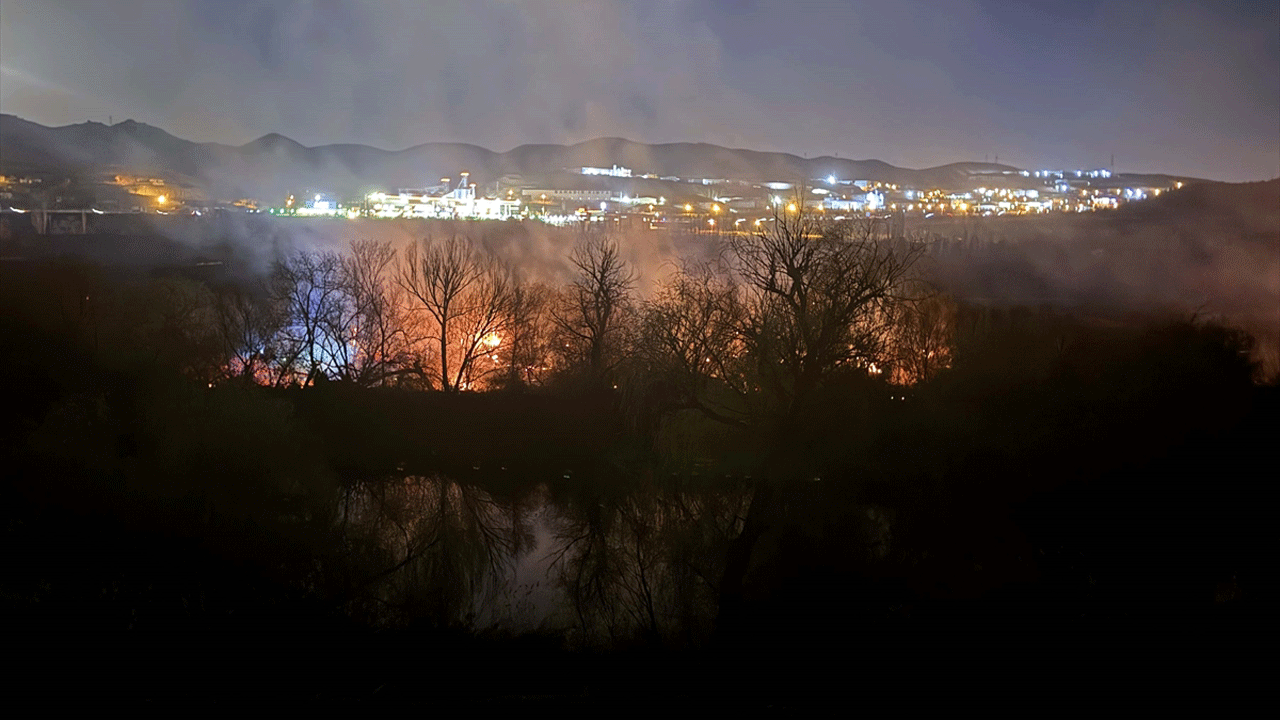 Kırıkkale'de ağaçlık alanda yangın: 25 hektar zarar gördü