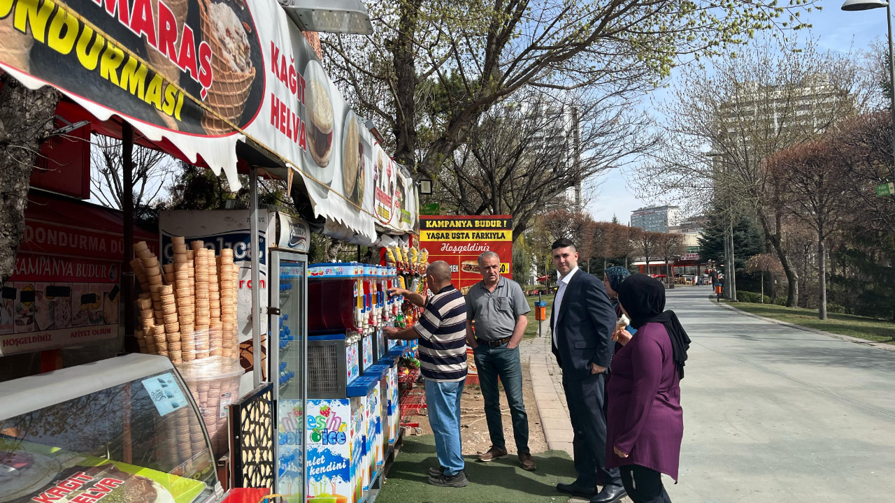 Ankara'da dondurma sezonu açıldı: Maraş dondurması el yakıyor!
