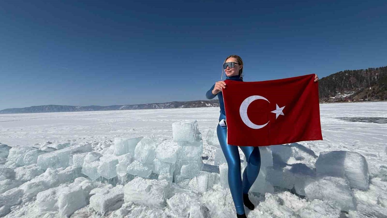 Şahika Ercümen, buz altında dünyanın en derin gölüne daldı!