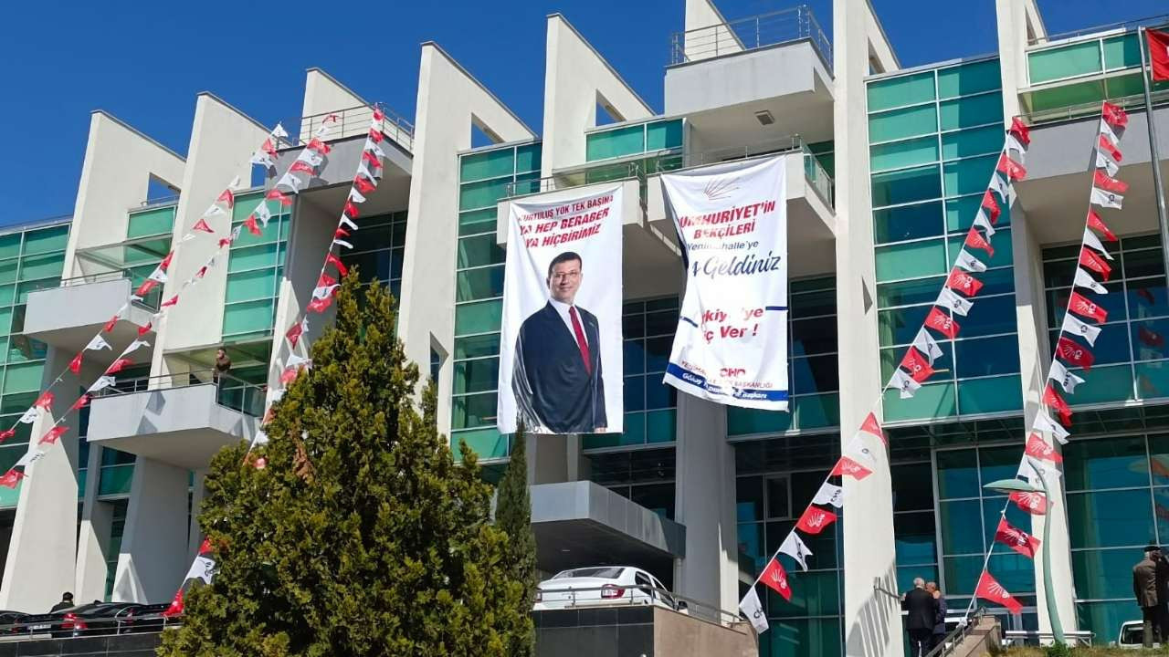 Ankaralılar CHP ön seçimi için oy kullanmaya devam ediyor