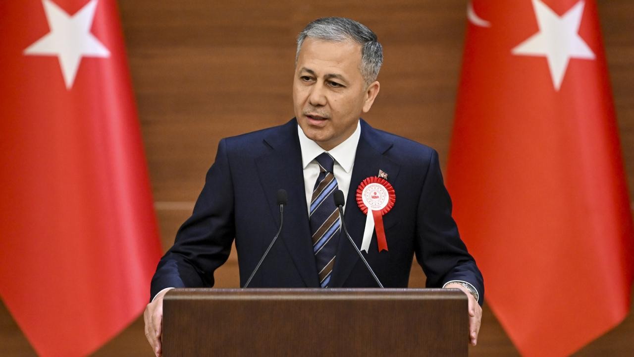 Bakan Yerlikaya protestocuları uyardı: Polislerimize saldıranlara asla taviz verilmeyecek!