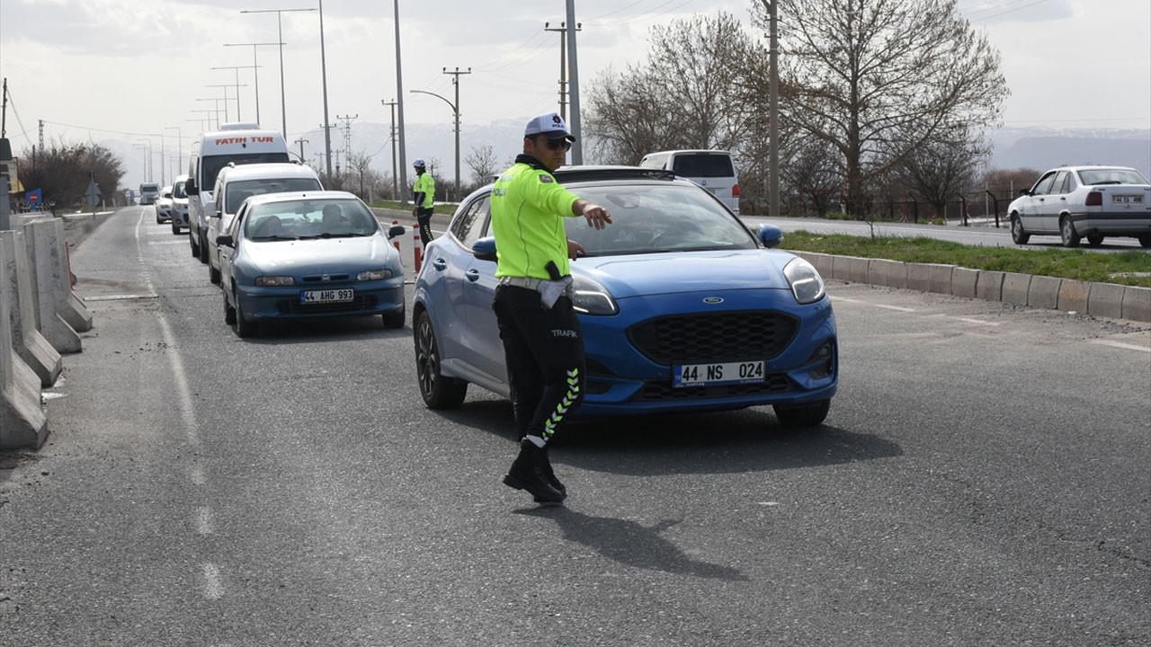 Malatya-Ankara kara yolunda trafik denetimi yapıldı