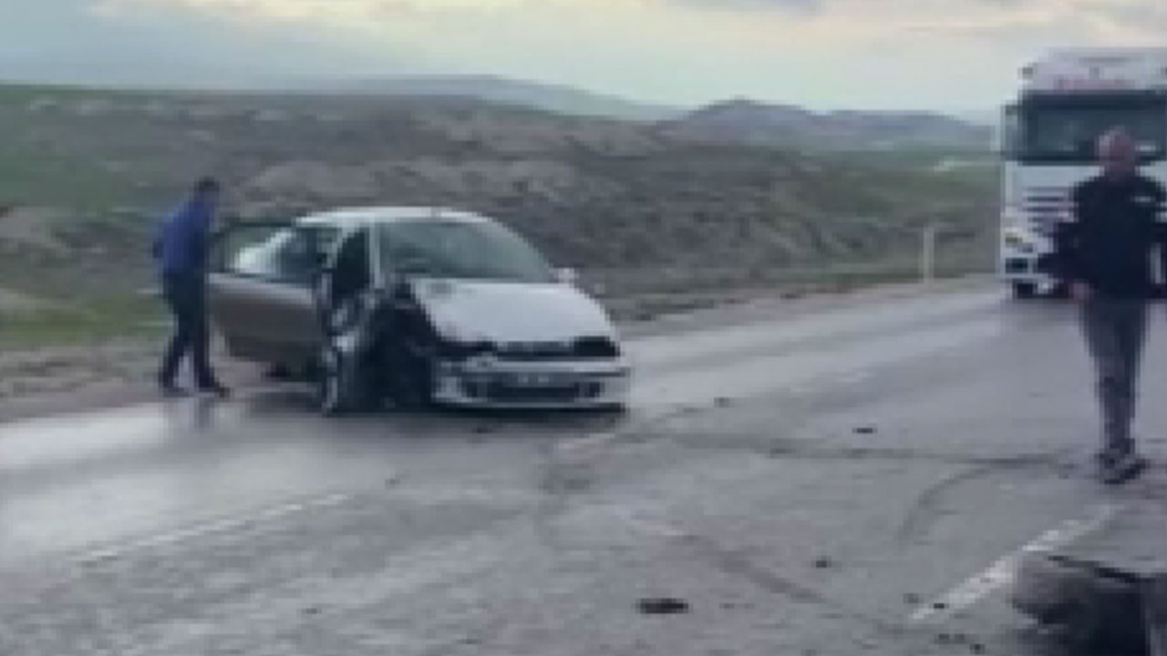 Polatlı'da feci kaza! 2 otomobil kafa kafaya çarpıştı! Çok sayıda yaralı var!