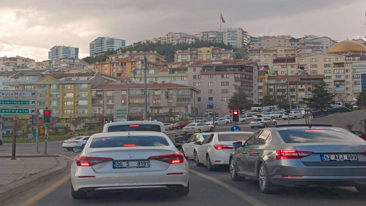 Bayram tatili bitti: Mesai dönüşü trafik çilesi!