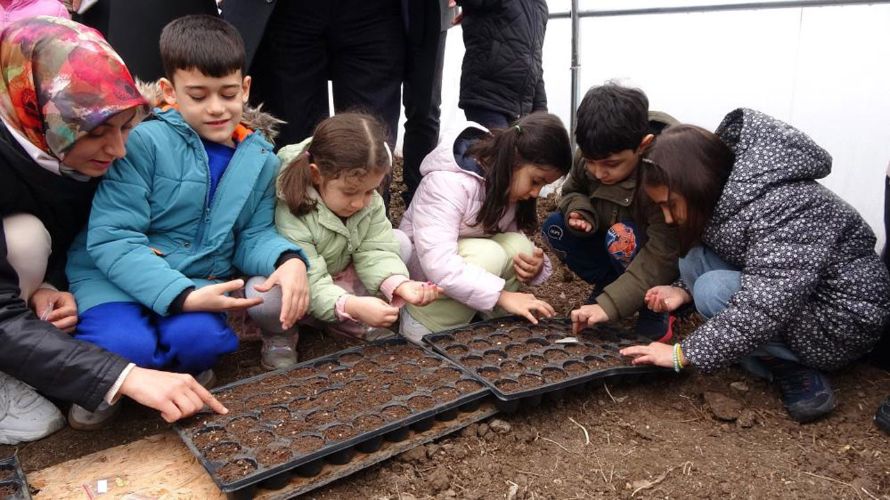Yozgat’ta anaokulu öğrencileri, ata tohumuyla tanıştı