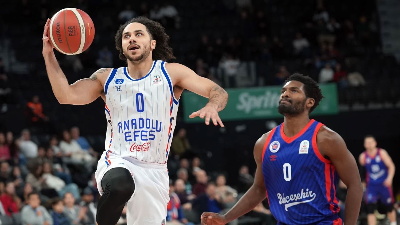 Anadolu Efes, Bahçeşehir Koleji ile parkede karşılaşıyor