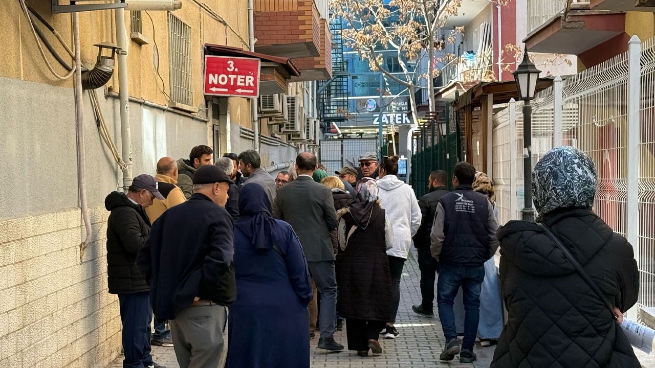 Ankara Ayaş’ta arsa skandalı! 200 mağdur, noter önünde bir araya geldi
