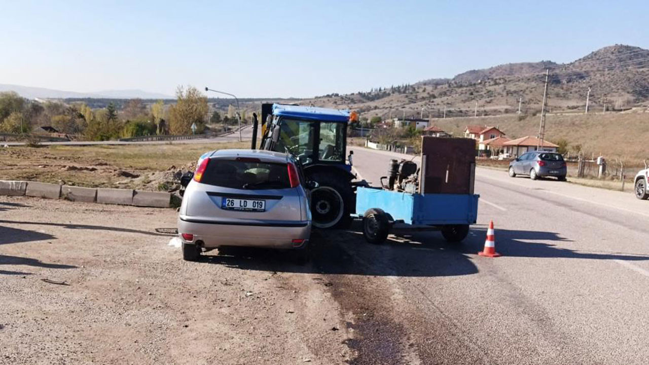 Kırıkkale'de otomobil ile traktör çarpıştı, kazada 3 jandarma yaralandı