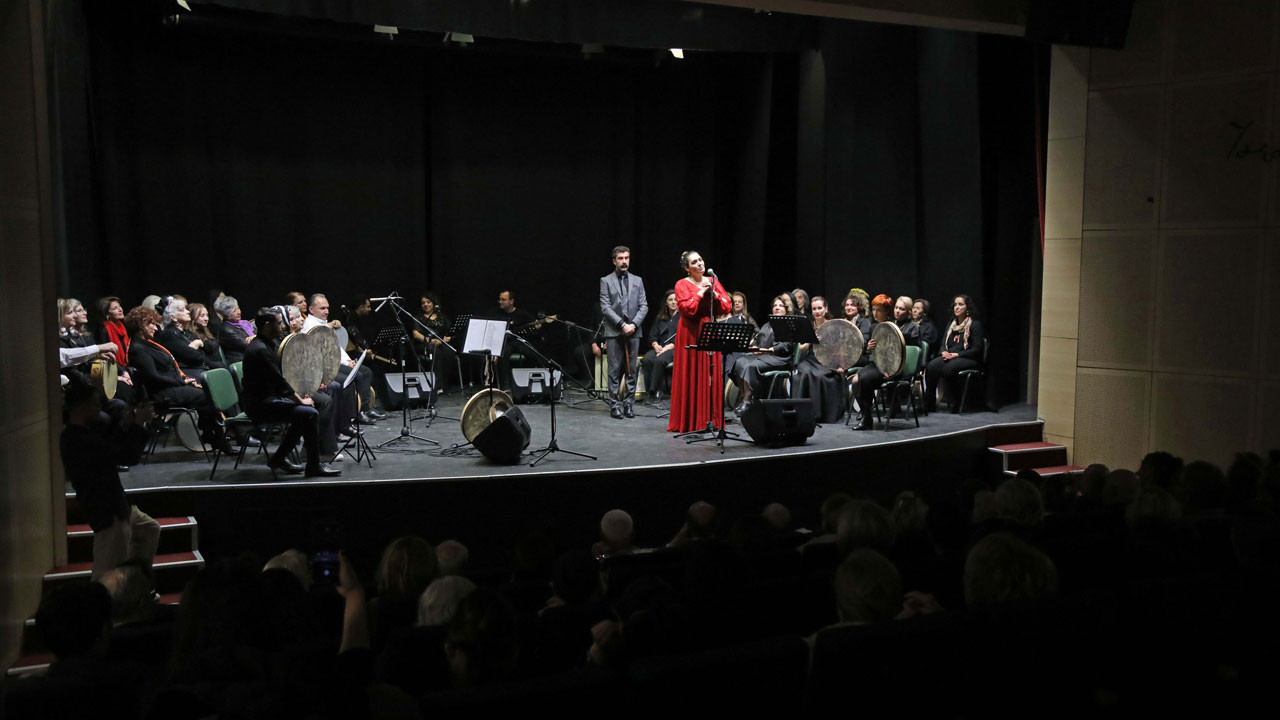 Çankaya Evi kursiyerlerinden türkülerle ritimli bir konser