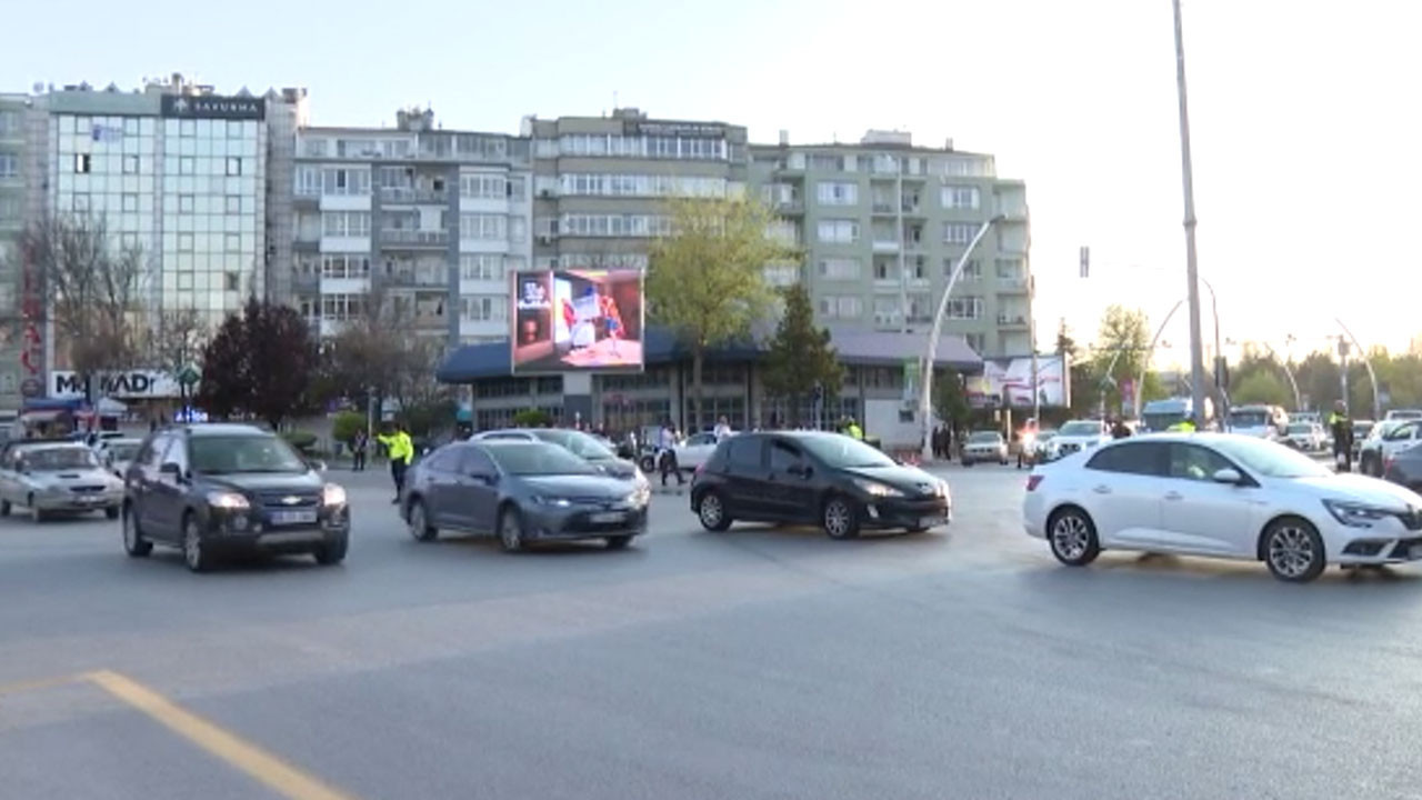 Çankaya'da otomobil ile motosiklet çarpıştı: 2 yaralı!