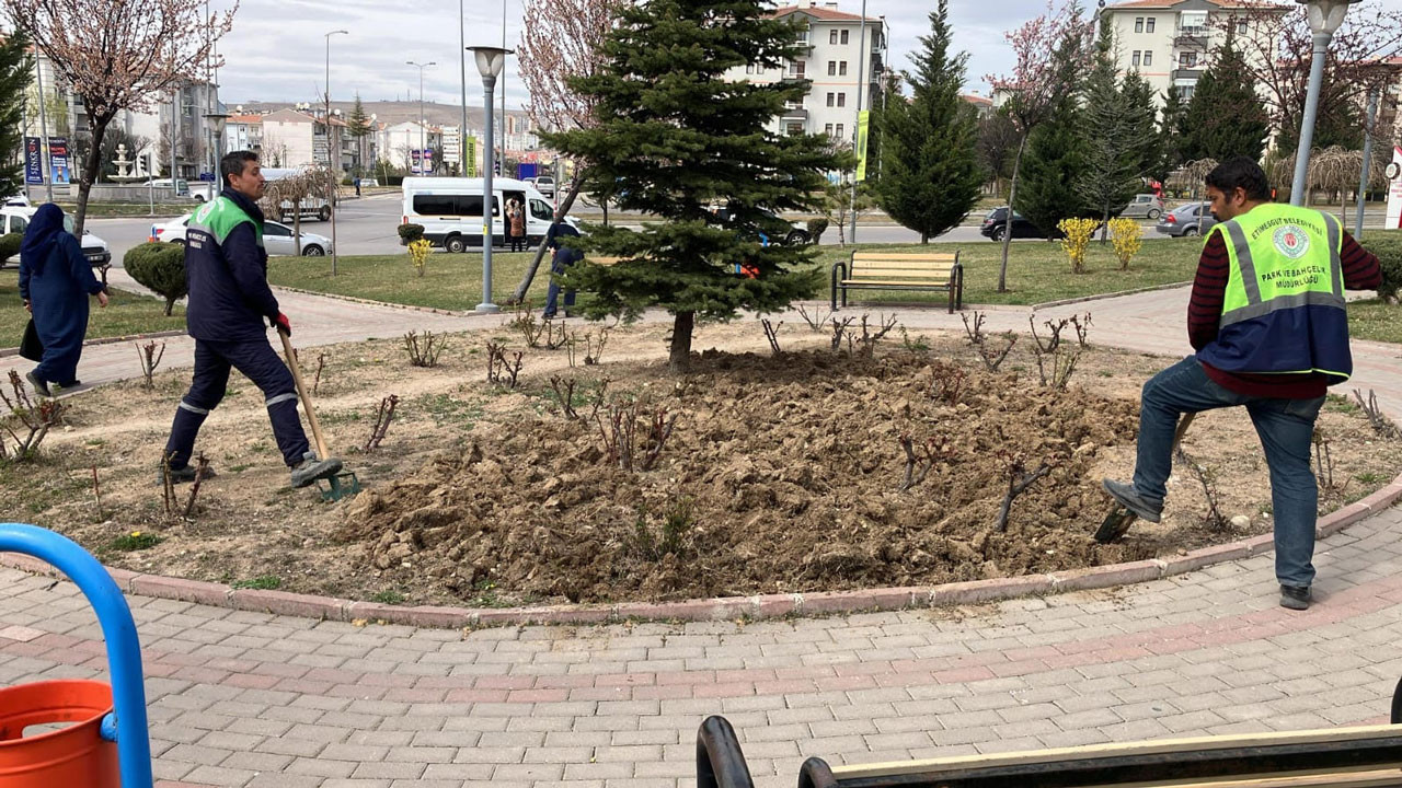 Etimesgut’ta parklar yaza hazırlanıyor