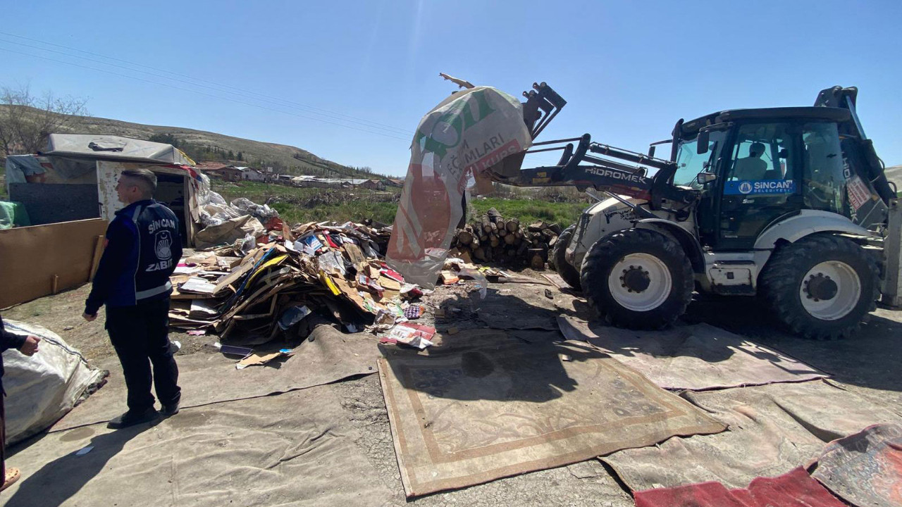 Sincan Belediyesi ilçenin dört bir yanında atık temizliği yaptı