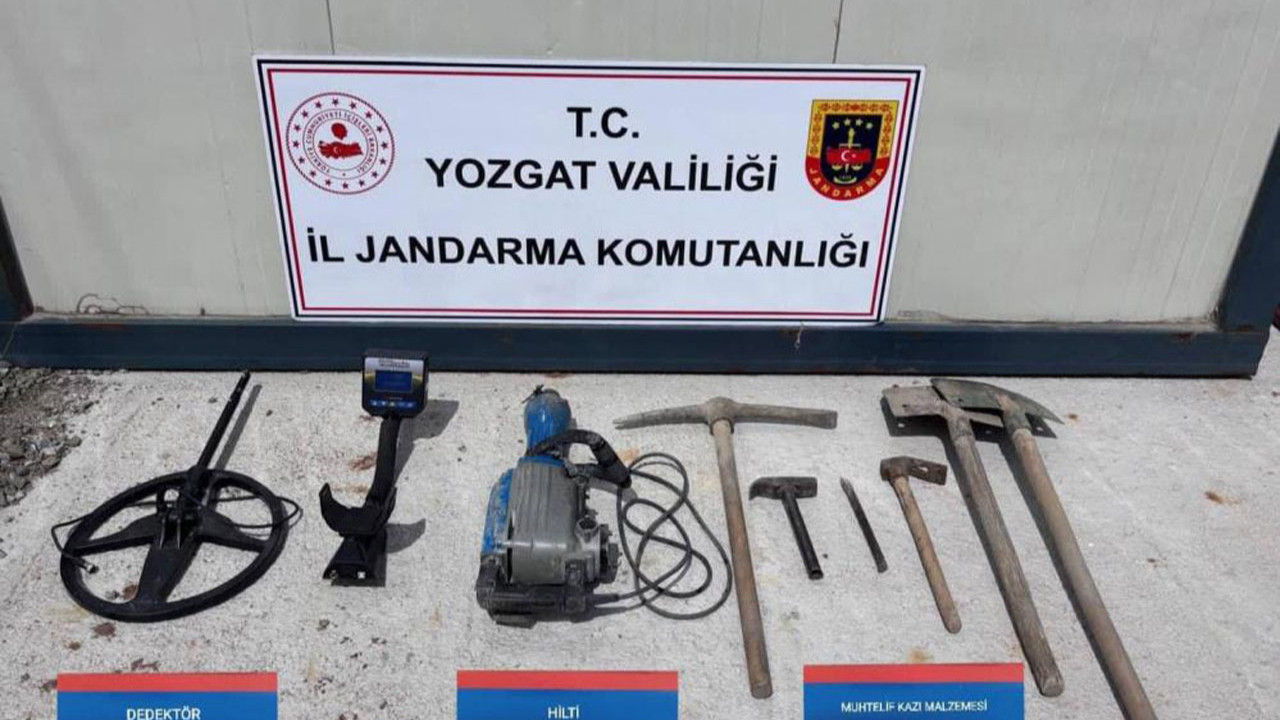 Kaçak kazı yapan define avcılarına jandarma baskını