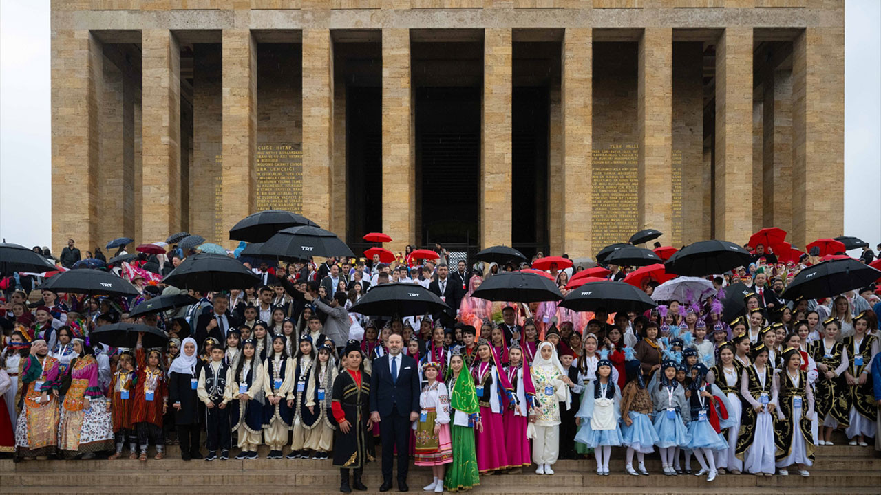 23 Nisan Coşkusu Anıtkabir’de başladı: 30 ülkeden gelen çocuklar Ankara'da buluştu