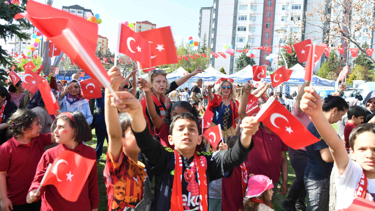 Ankara’da depremzede çocuklara 23 Nisan şenliği