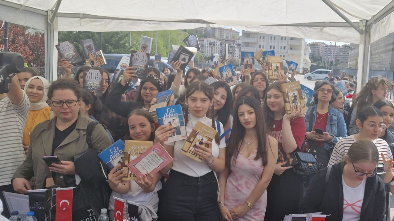 Ankara Keçiören 1. Kitap Günleri ile yazarlar ve kitapseverler bir araya geldi