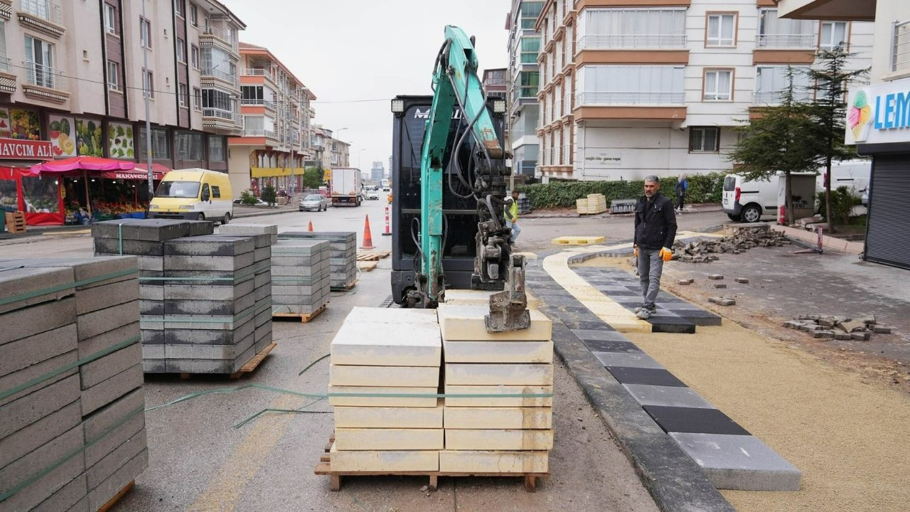 Keçiören'de yıpranmış kaldırımlar için çalışmalar sürüyor
