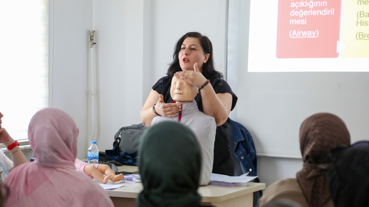 Etimesgut Belediyesinden vatandaşlara ücretsiz ilk yardım eğitimi