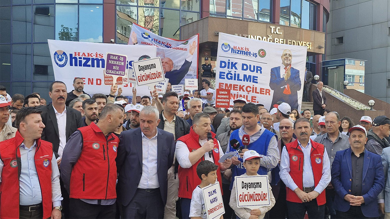 İkramiye hakkı ve toplu iş sözleşmesi mücadelesi: Altındağ Belediyesi çalışanları belediye önünde ayakta