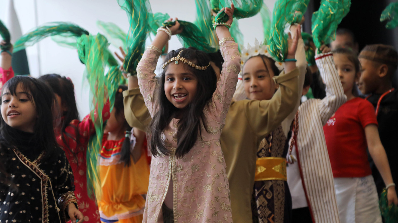 Minik sanatçılardan uluslararası sergi: "Küçük kalpler büyük renkler" Çankaya'da açıldı