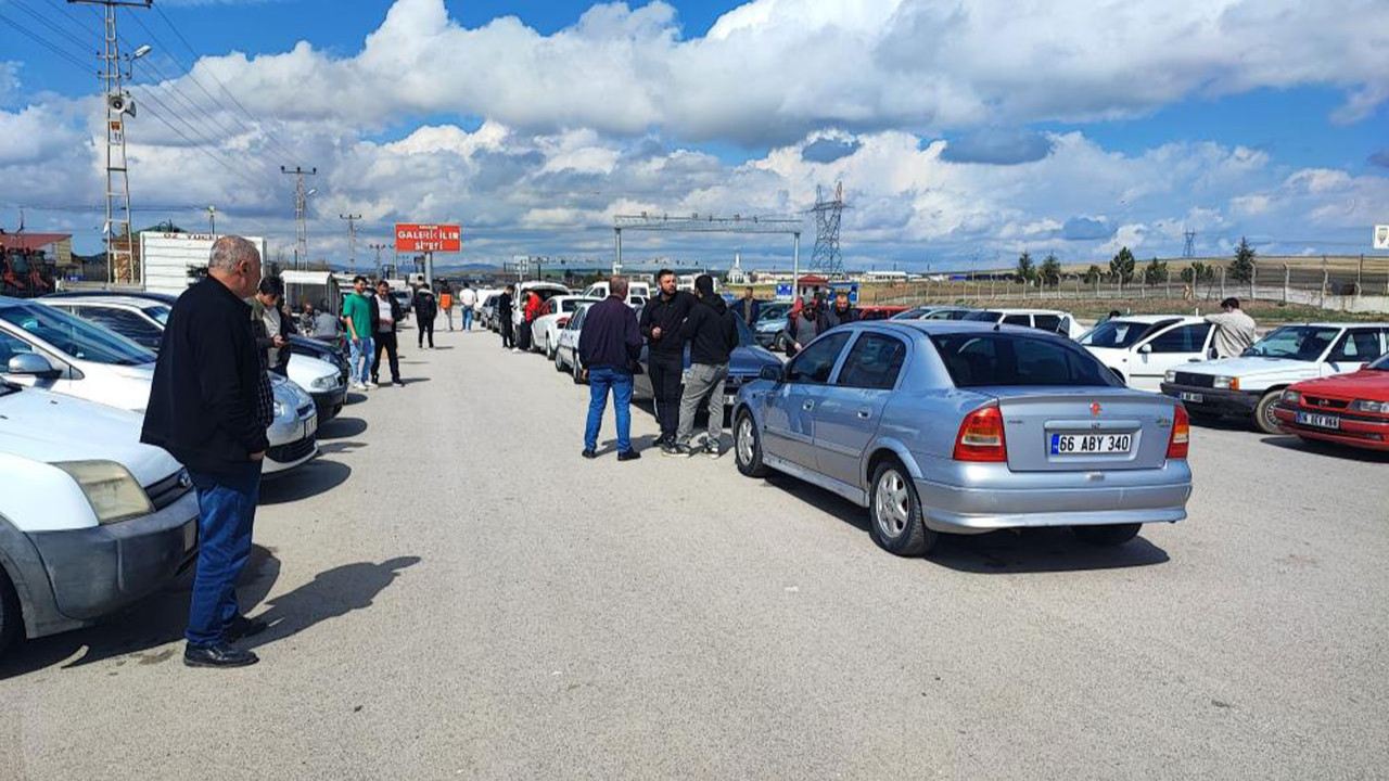 İkinci el oto pazarında yaprak kımıldamıyor