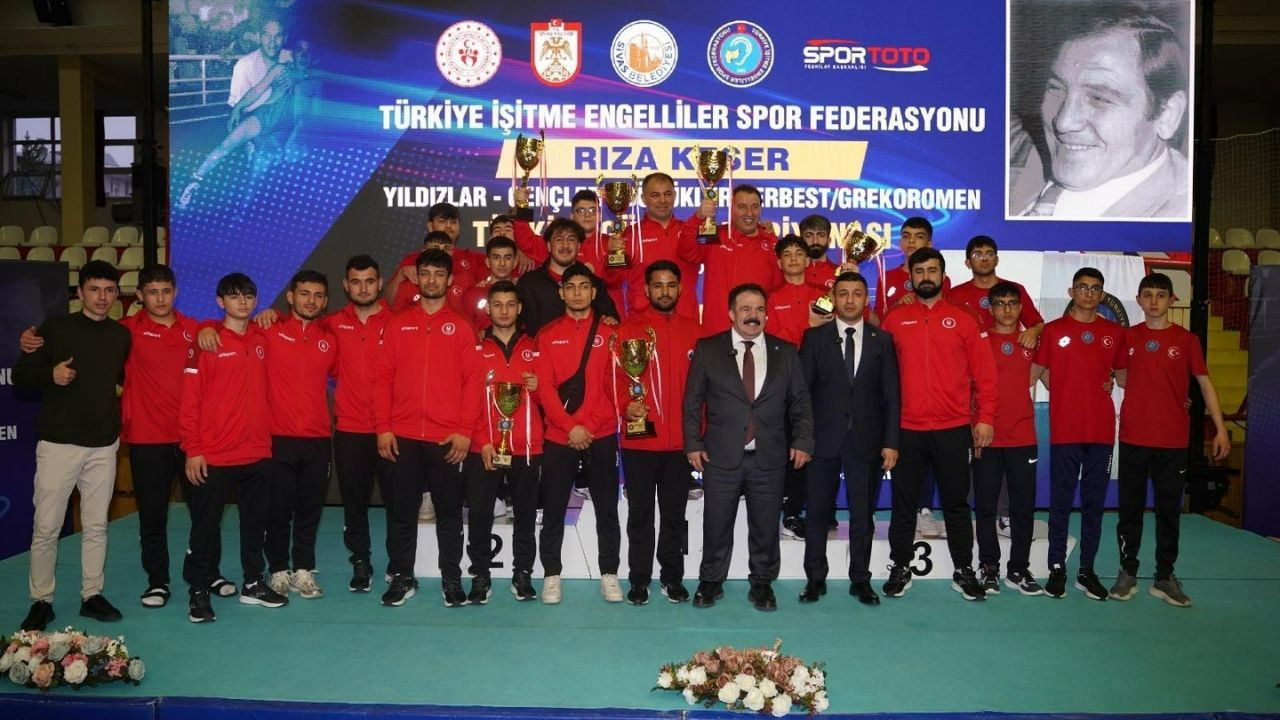 Keçiören Belediyesi İşitme Engelliler Güreş Takımından kıyasıya mücadele