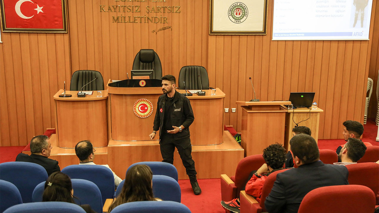 AFAD, Etimesgut Belediyesinde arama kurtarma ekibi kurulması için toplantı düzenledi