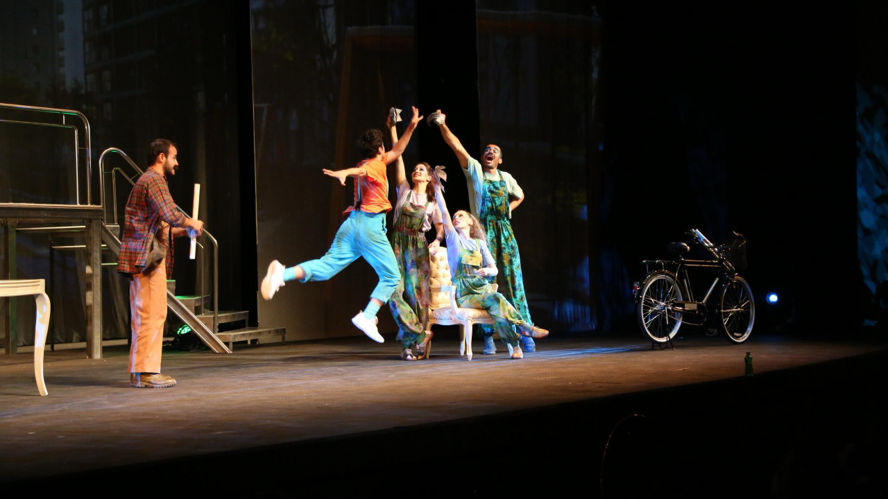 Etimesgut'ta ilk çocuk oyunu "Gergedanlar Ateş Etmez" sahnelendi