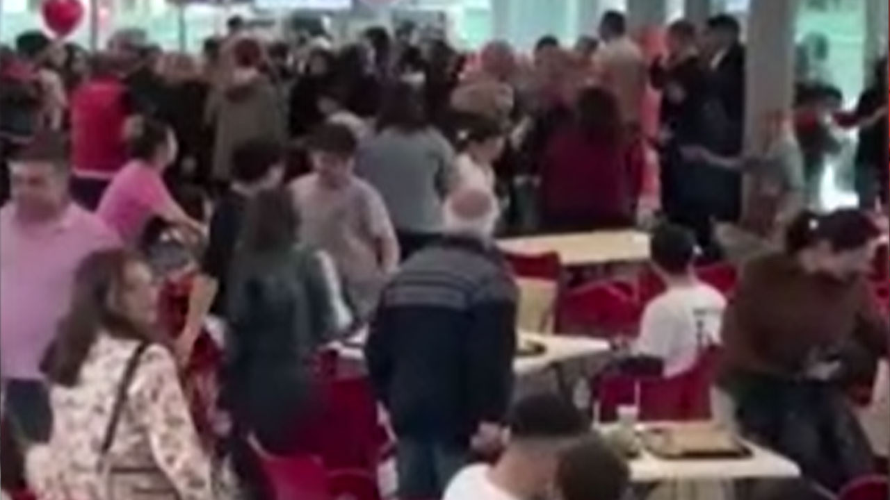 Ankara’da AVM’nin yemek katında kavga çıktı, vatandaşlar araya girdi